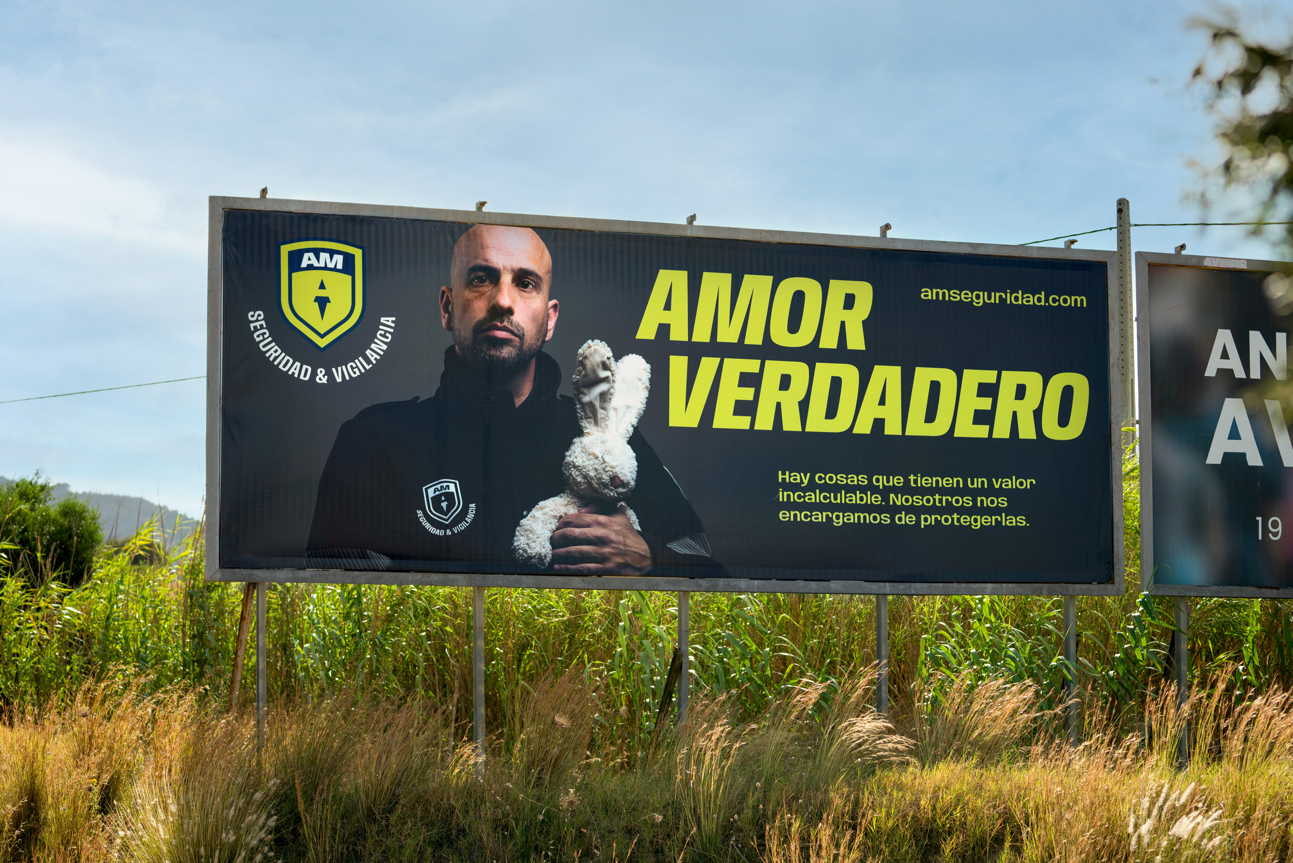 Valla publicitaria de AM Seguridad