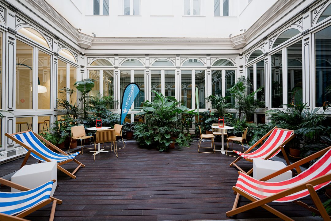 Patio de la sede de Uptodown