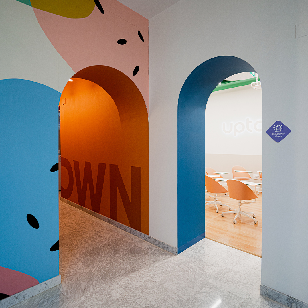 Mural en la sede de Uptodown