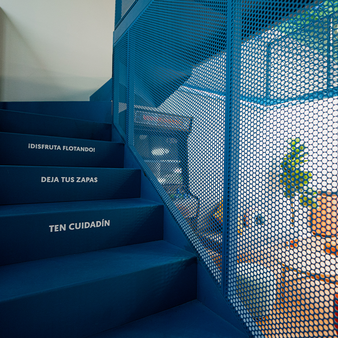 Señalética en la sede de Uptodown