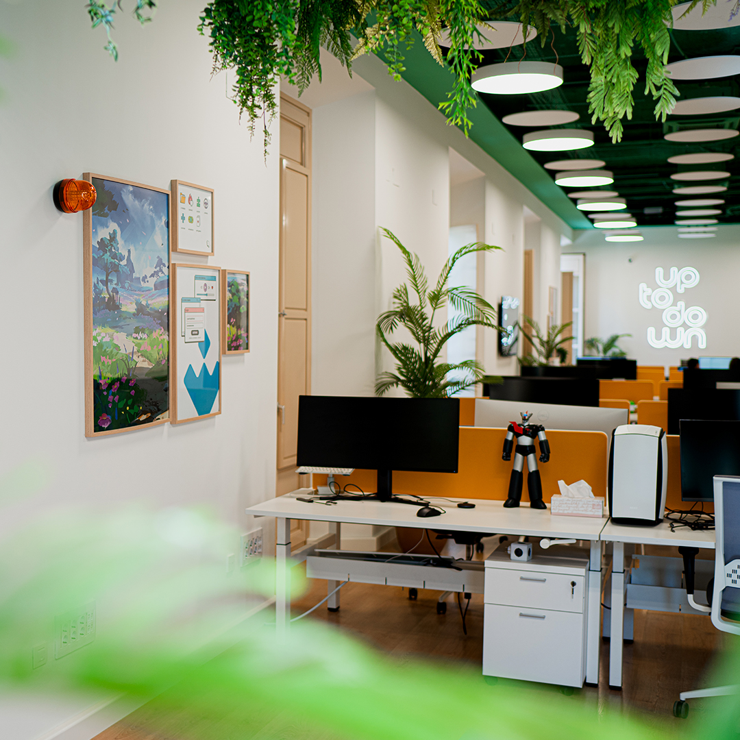 Cuadros en la sede de Uptodown